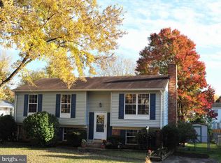 5578 Saint Charles Dr, Woodbridge, VA 22193