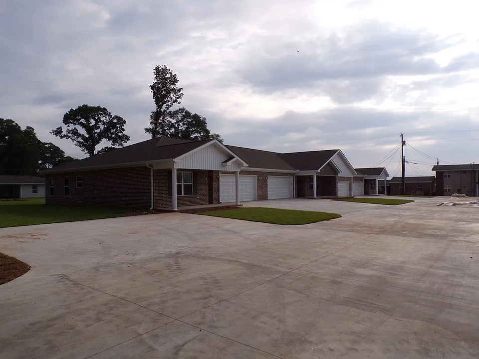 Lowe Drive 323 1-8