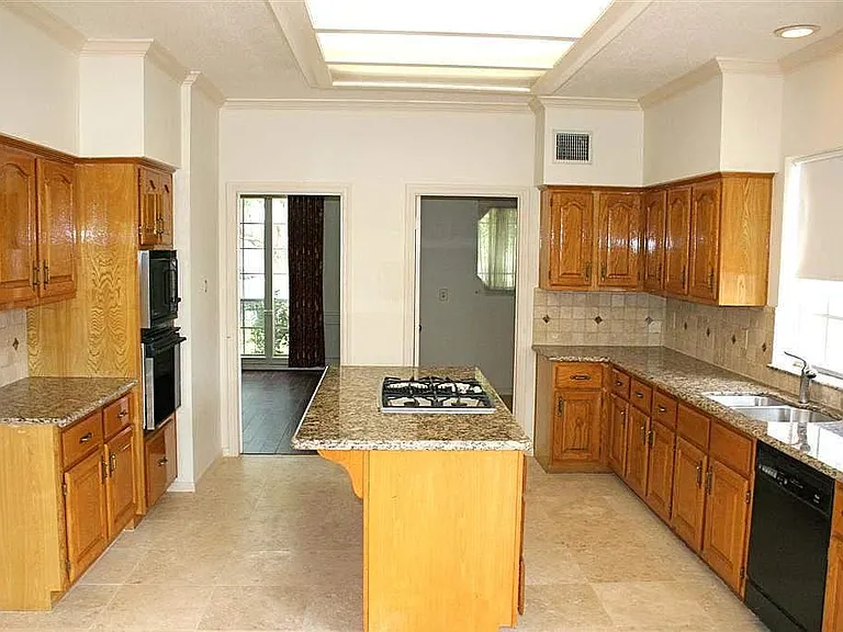 4622 Grand Cayman Dr — Photo 2