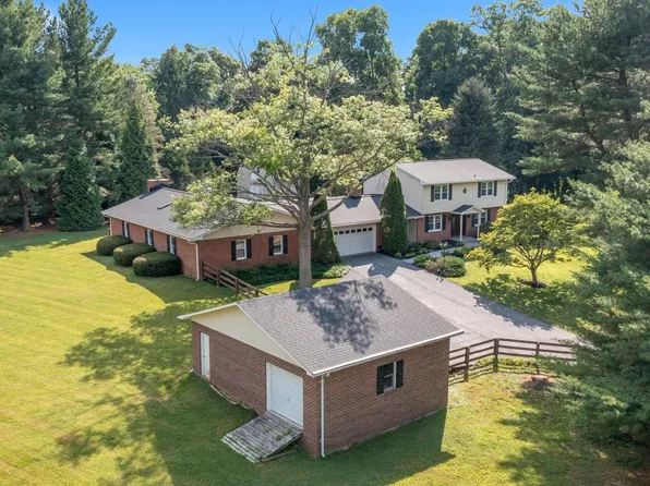 17212 Hunter Green Rd, Upperco, MD 21155