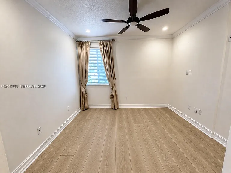 115 Mendoza Ave #202 — Photo 6