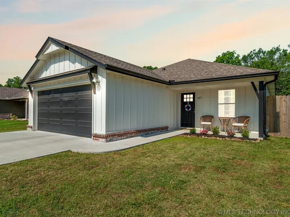 107 S Gray St, Chouteau, OK 74337
