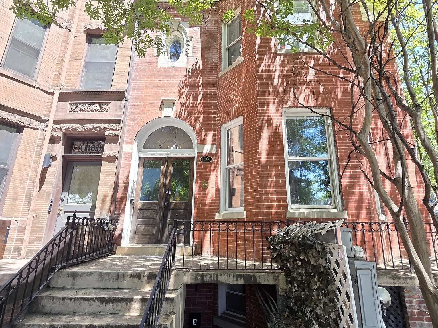 1 bed, 2.0 bath, 1044 sqft, $2,395 — Photo 2