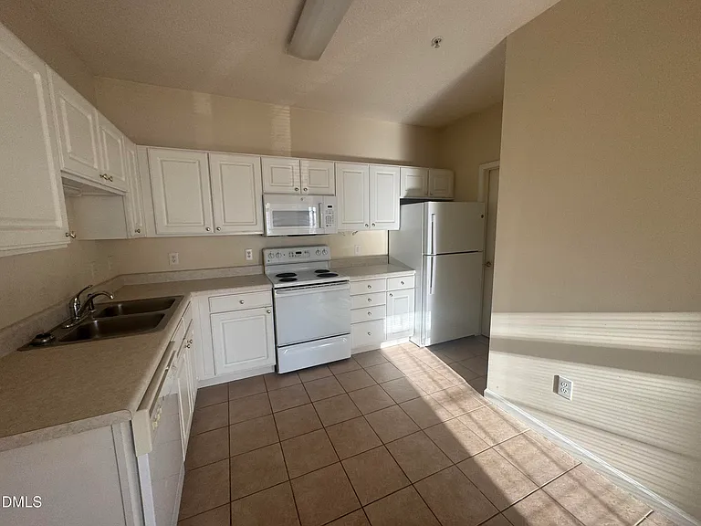 2510 Friedland Pl #202 — Photo 6