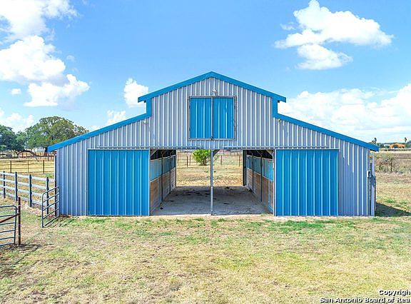 4th image of 3761 State Highway 173 N