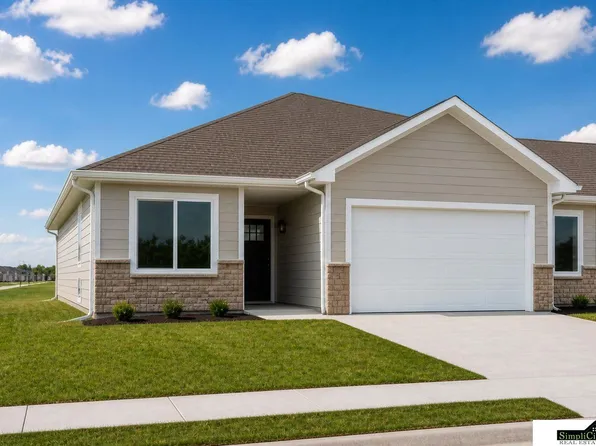 8806 Lady Bug Ln, Lincoln, NE 68526