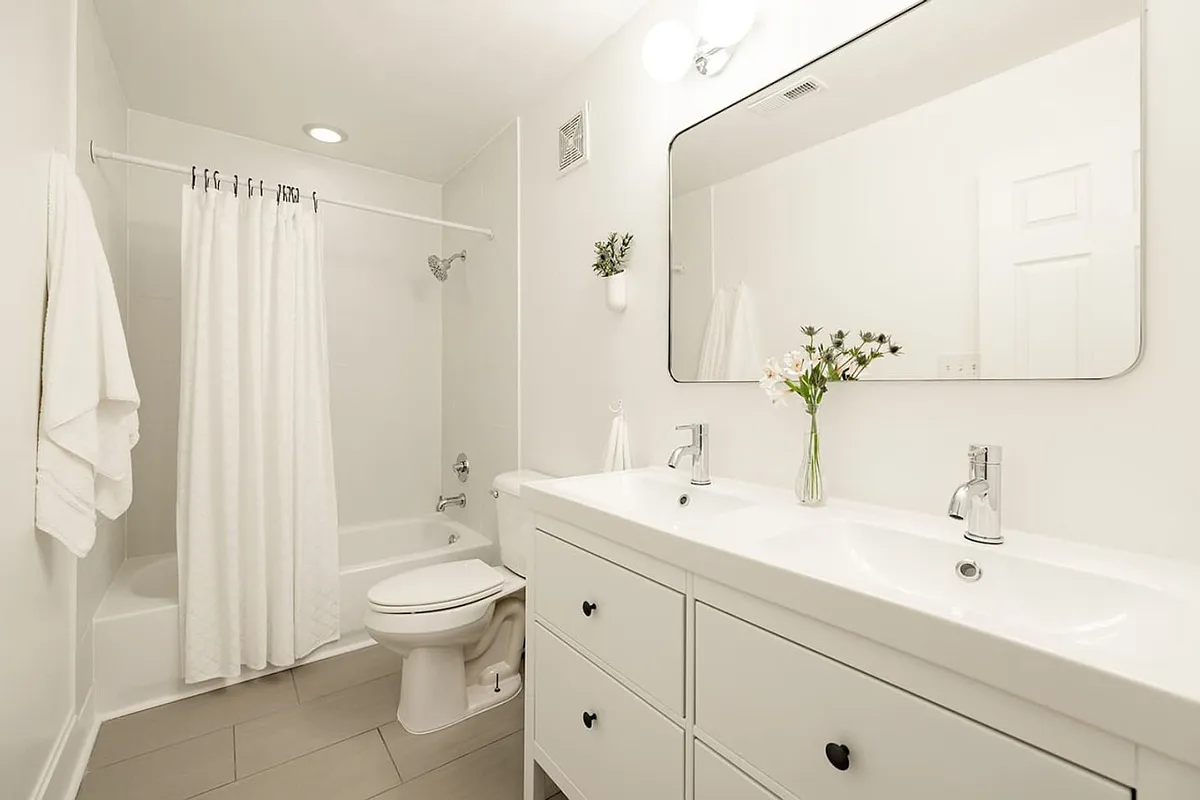 Bathroom - 400 E 13th St #ID1056132P