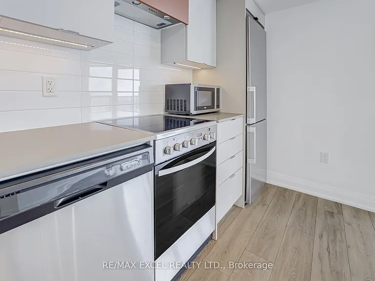 30 Gibbs Rd #1407 — Photo 16