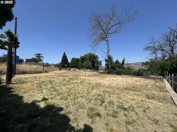 1916 E 9th St, The Dalles, OR 97058