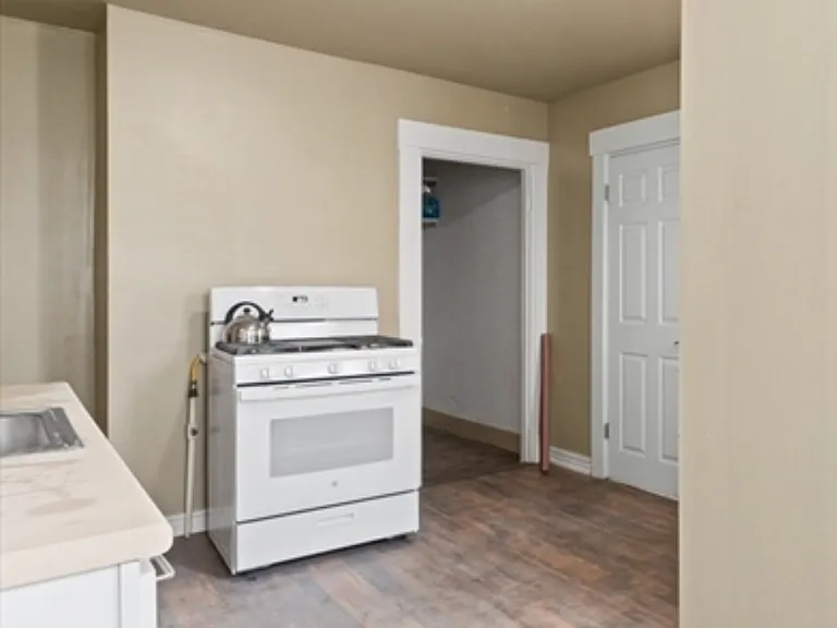 32 Gleason St #1 — Photo 2