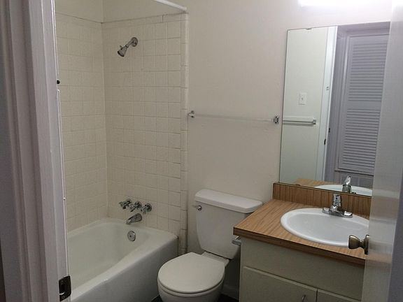 5th image of 801 W Lynn St APT 101