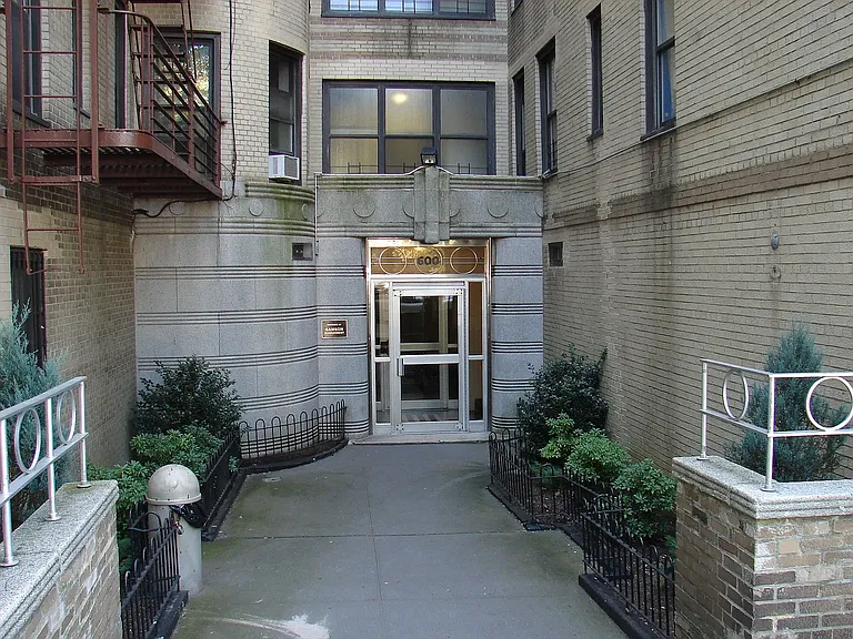 600 W 218th St #LJ — Photo 1