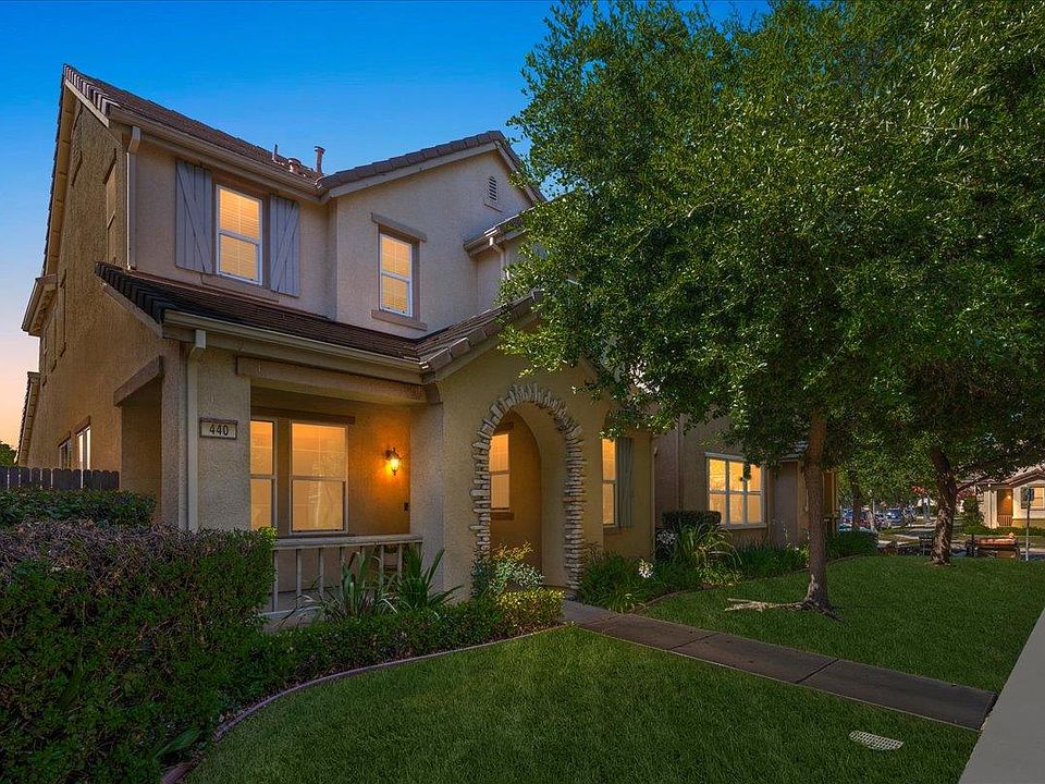 1st image of 440 Wapello Cir