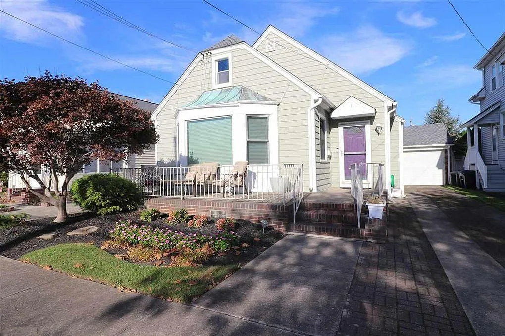 11 N Lancaster Ave — Photo 1