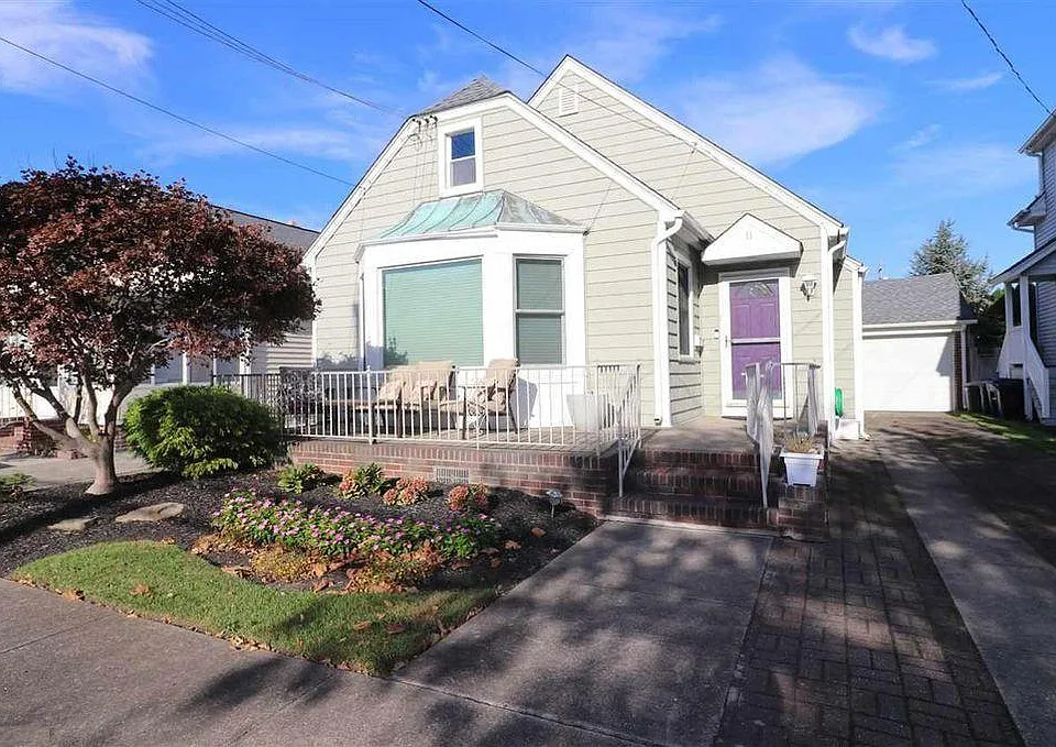 11 N Lancaster Ave