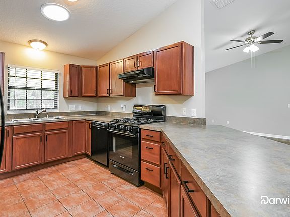 3rd image of 405 Center St