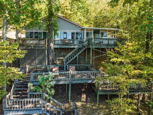 127 Hilltop Dr, Tallassee, AL 36078