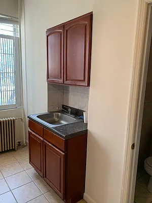 Rented by City Express Realty & Management Corp | media 8