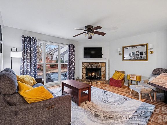 5th image of 3240 Carlyle Dr NW