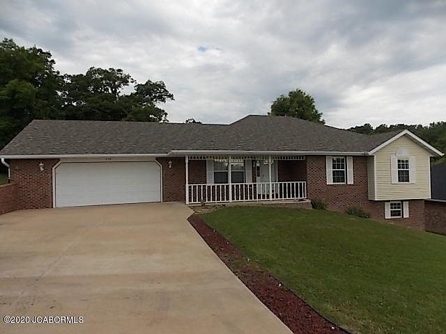 1st image of 932 Amethyst Ln