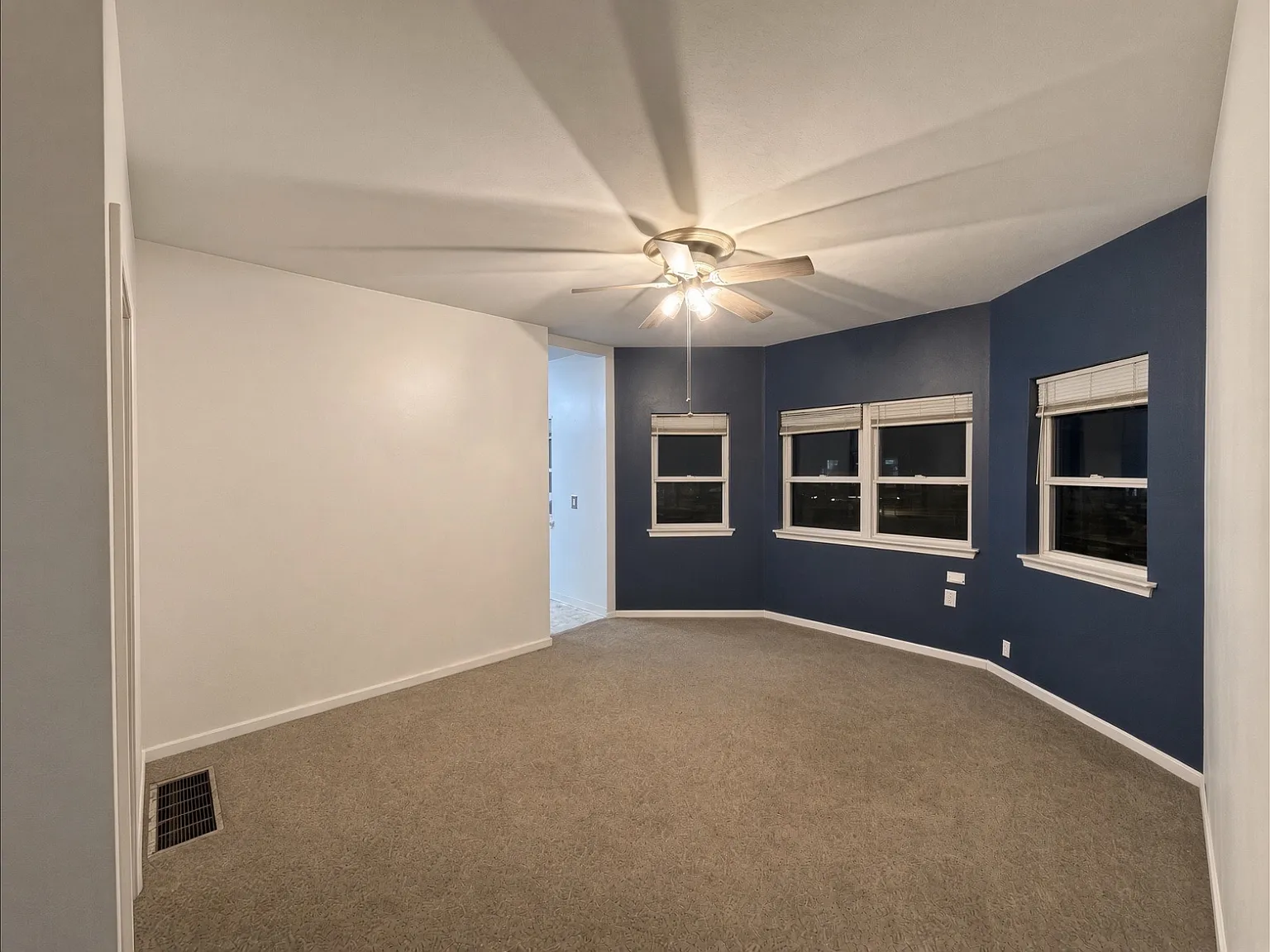 2 bed, 998 sqft, $1,400 — Photo 2