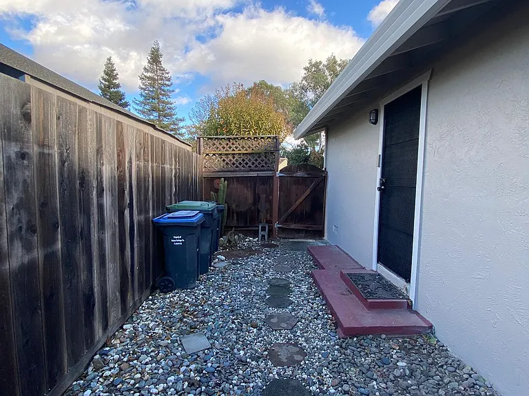 2207 Dover Ave — Photo 15