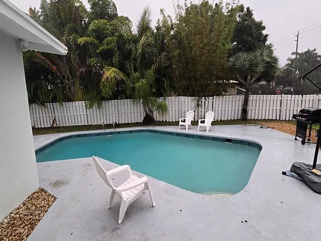 887 W Duval St — Photo 7