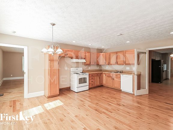 5th image of 2835 Twin Springs Dr