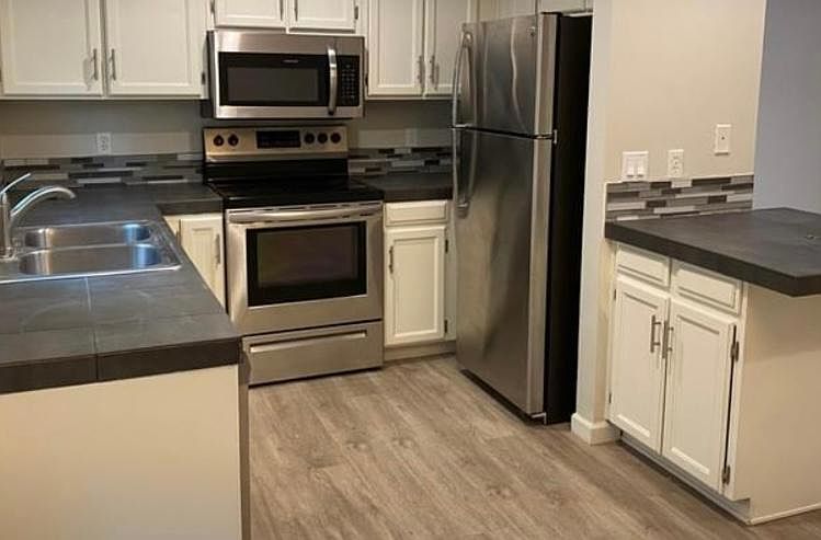 1st image of 924 N Revere Unit 102