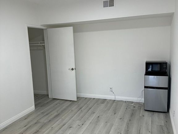 3rd image of 3222 Santa Monica Blvd APT 8