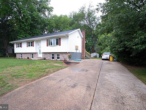 2nd image of 780 Stinchcomb Rd