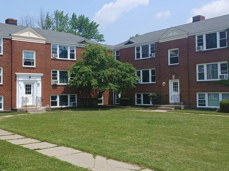328 Highland Pkwy #1