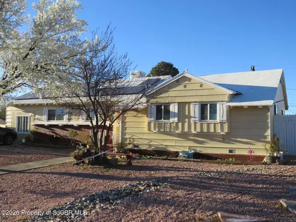 4020 Cedar Dr, Farmington, NM 87402