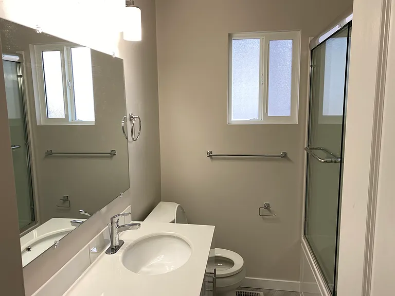 102 King Edward Ave E — Photo 19