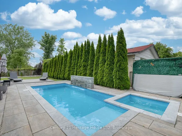 6021 Montrose Rd, Niagara Falls, ON L2H 1L4