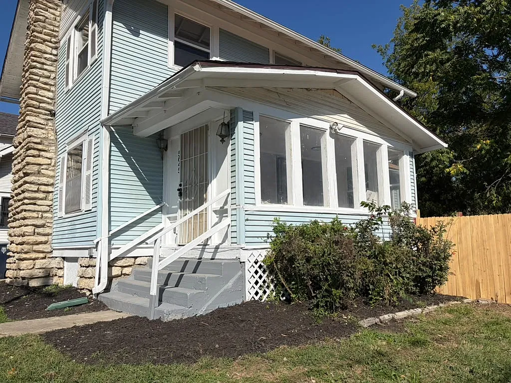 4 bed, 2.5 bath, 1700 sqft, $1,850 — Photo 2