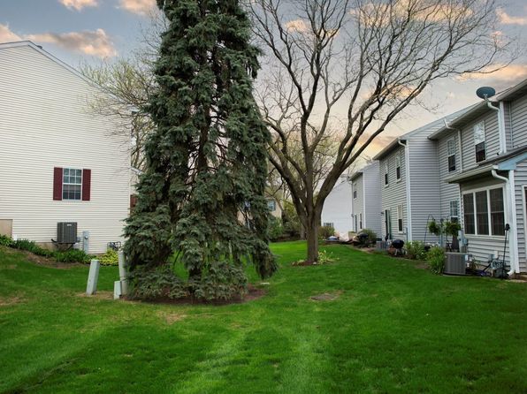 1378 Arlington Ct, Geneva, IL 60134