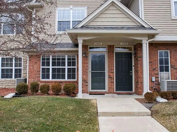 11405 N Woods Dr, Shelby Township, MI 48317