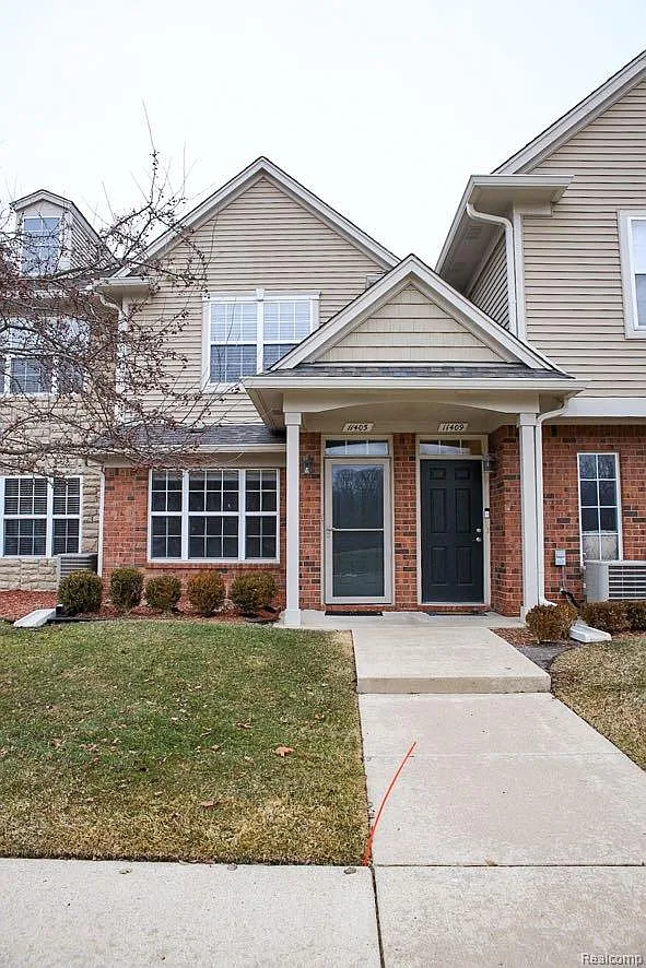 11405 N Woods Dr photo 1