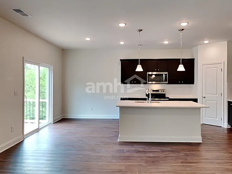 231 Pecan Dr — Photo 4