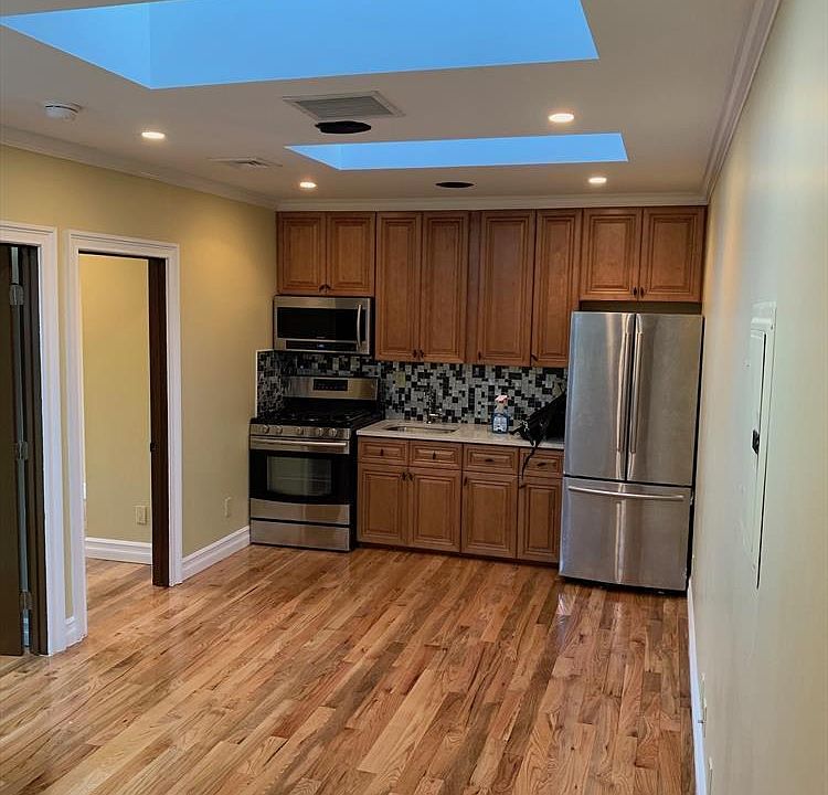 1st image of 1103 36th Ave #1
