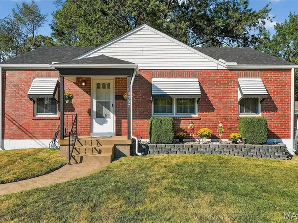 10307 Saint Arthur Ln, Saint Ann, MO 63074