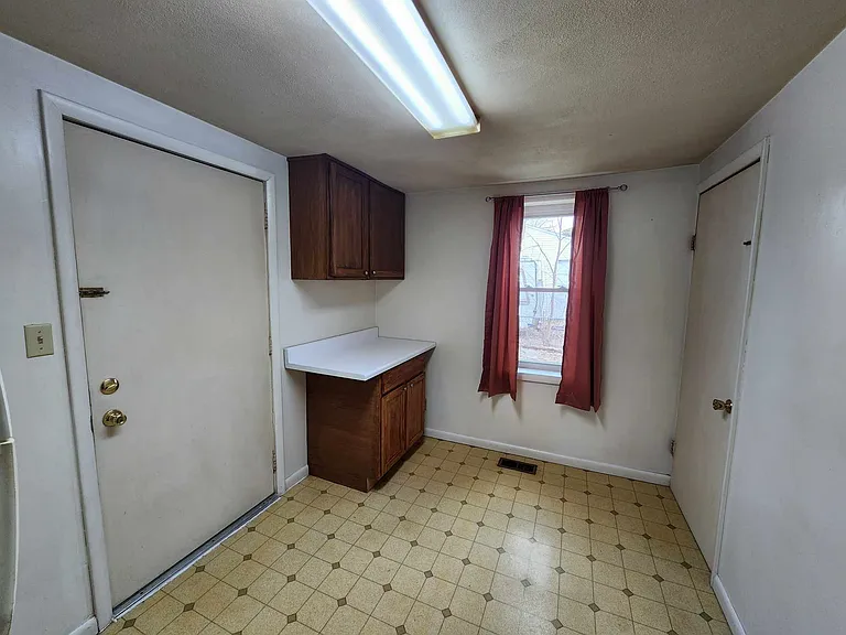 220 Evans Ave — Photo 5