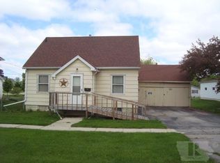 805 E 4th St, Vinton, IA 52349