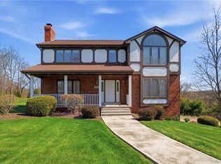 711 Montclair Dr, Lower Burrell, PA