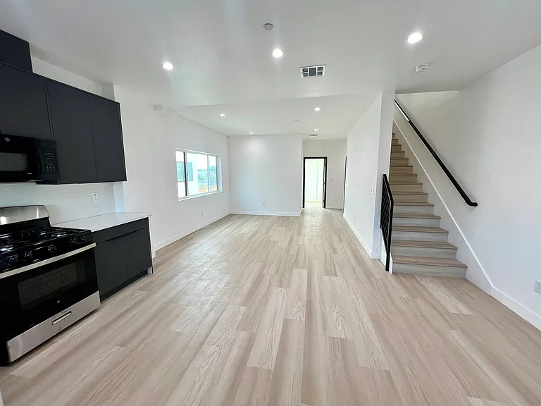 4900 Lennox Blvd #1 — Photo 7
