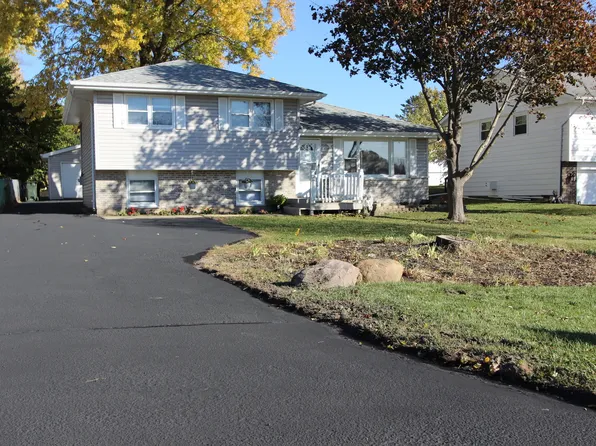 1412 Clayton Marsh Dr, Lake In The Hills, IL 60156