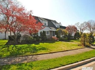 118 Decker St, Valley Stream, NY 11580