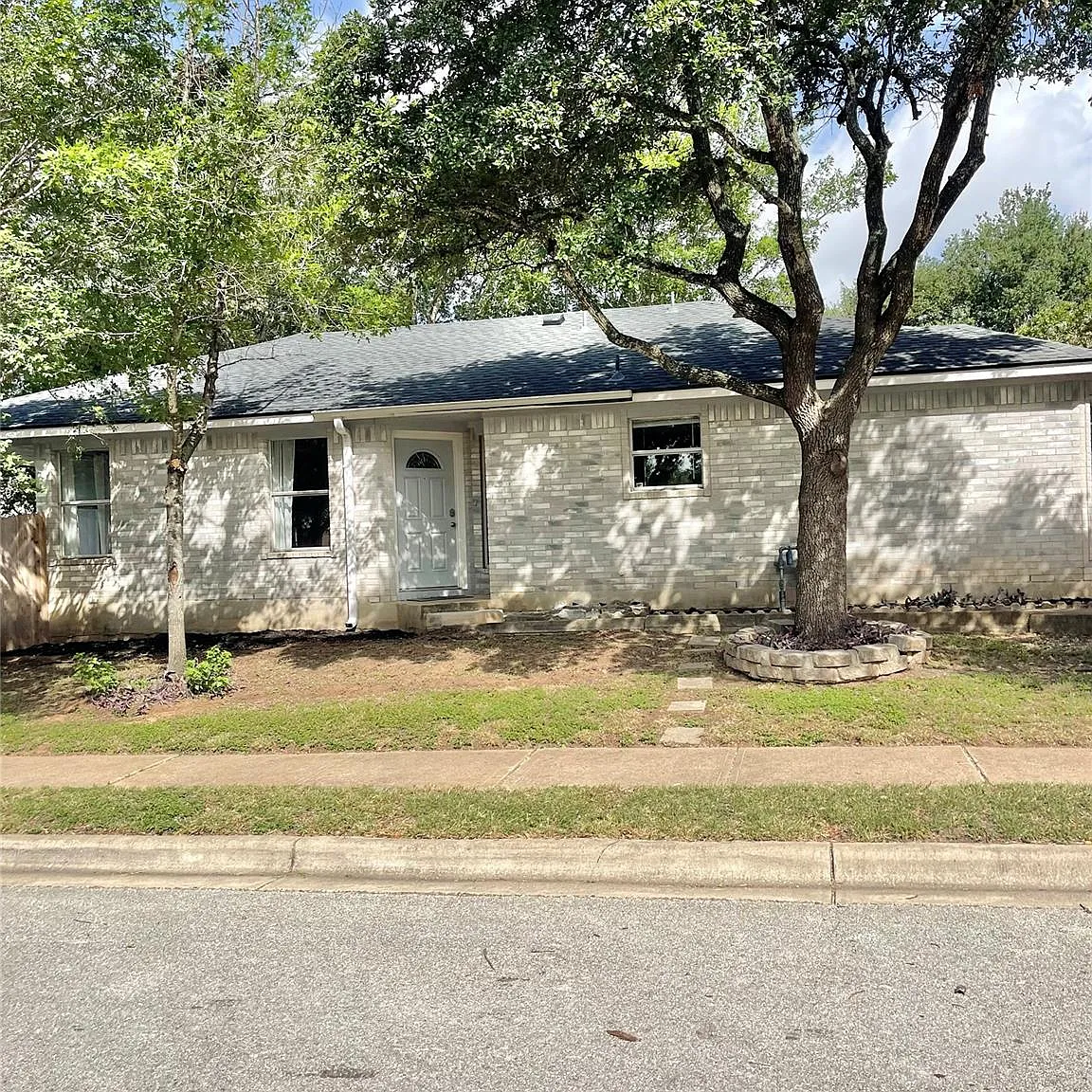3 bed, 2.0 bath, 1247 sqft, $1,950 — Photo 3