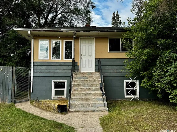 807 Weldon AVENUE, Saskatoon, SK S7M 2V3